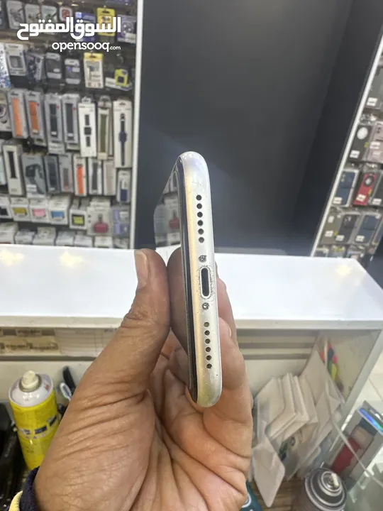 iPhone XR 64G  مستعمل بطارية ‎%‎83 مش مفتوح ولا مصلح بحالة الوكاله مكفول اسبوعين ترجيع اذا في مشكله