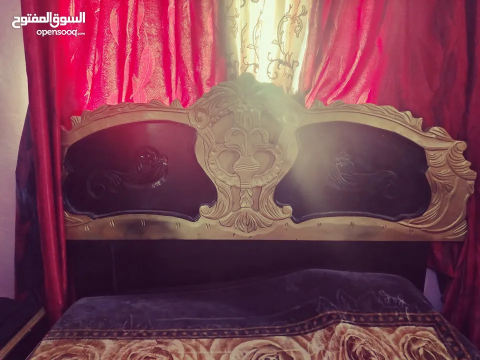 #غرفة #نوم لون ذهبي واسود ملوكي خشب لاتيه ملبسة mdf خشبها ممتاز وثقيل سبب البيع التغيير السعر النهائ