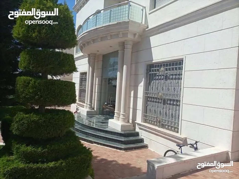 الظهير فيلا مستقله فخمه جدا فن معماري عاليه ومطله اجمل موقع مكون من اكثر من سكنه