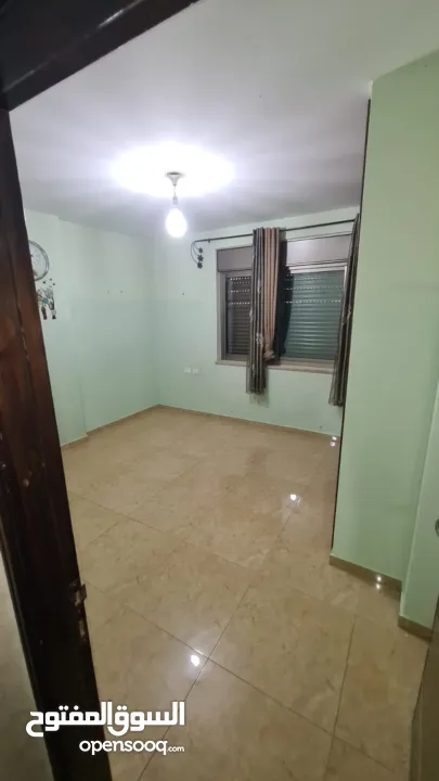 شقة غير مفروشة للايجار في ام الشرايط قرب عسل وبصل
