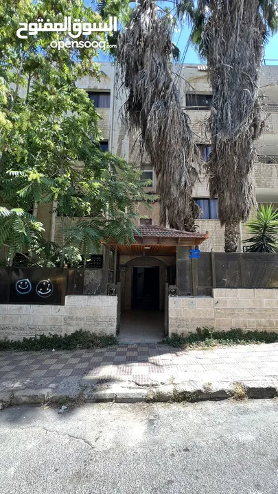 عمارة استثمارية وسكنية للبيع في الهاشمي الشمالي