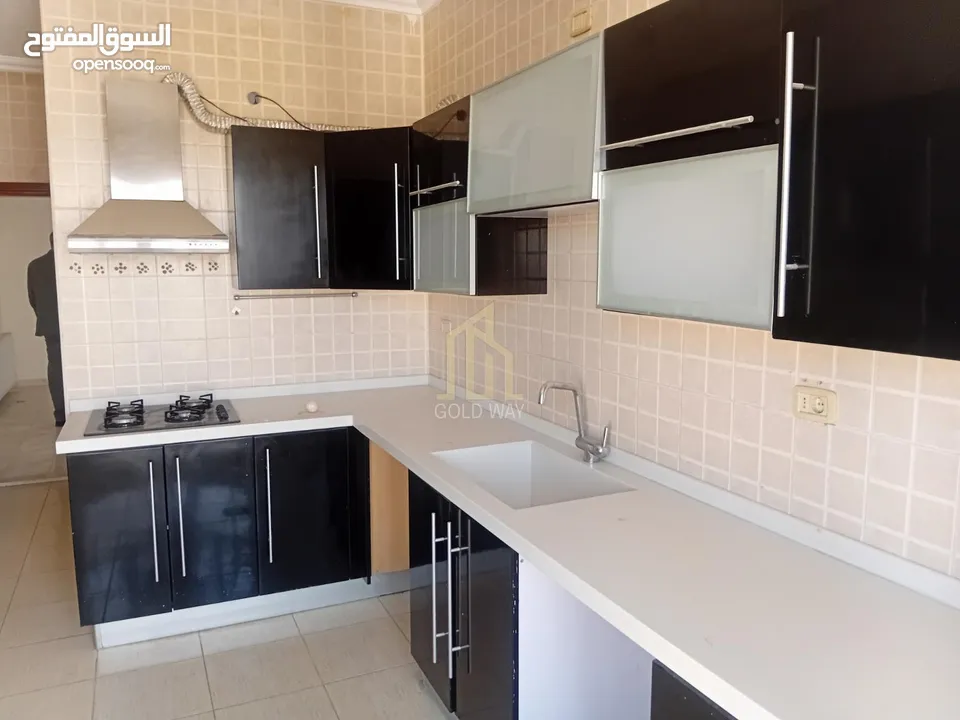 شقة مميزة للبيع في موقع مميز في الدوار السابع طابق ثالث 131م بتشطيبات راقيه / ref 9546