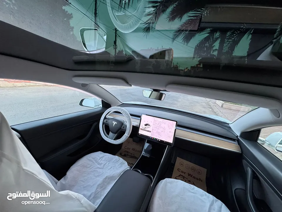 سياره تيسلا موديل 3 ستاندر بلص السياره بصلاه ع النبي مو ناقصها شي وما رح قصر مع الشرا وقابل للتفاوض