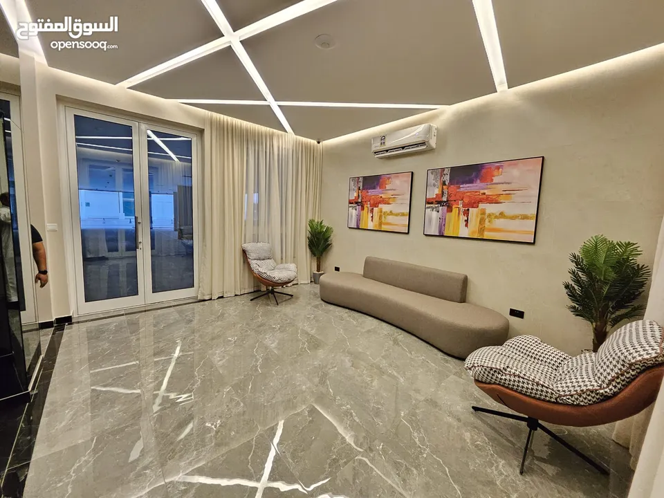 شقق سكنية فاخرة مفروشة بالكامل بإرقى الاثاث شاملة للماء والكهرباء . انترنت مجاني