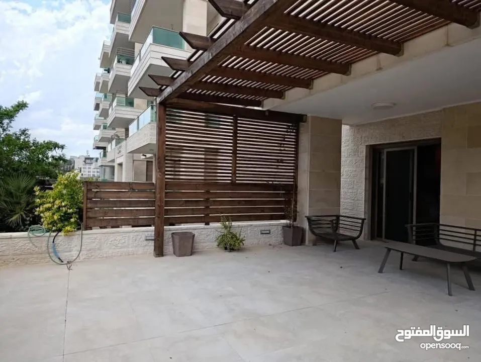 شقه للبيع مع حديقه في المصيون خلف البنك العربي