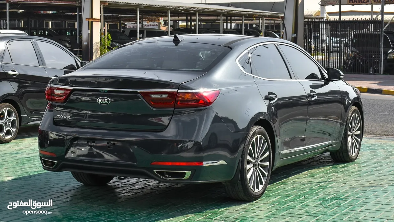 Kia Cadenza 2018 - Panoramic