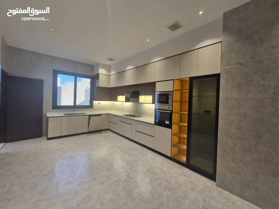 7 BR Stunning Villa in Bawshar Heights with Elevator