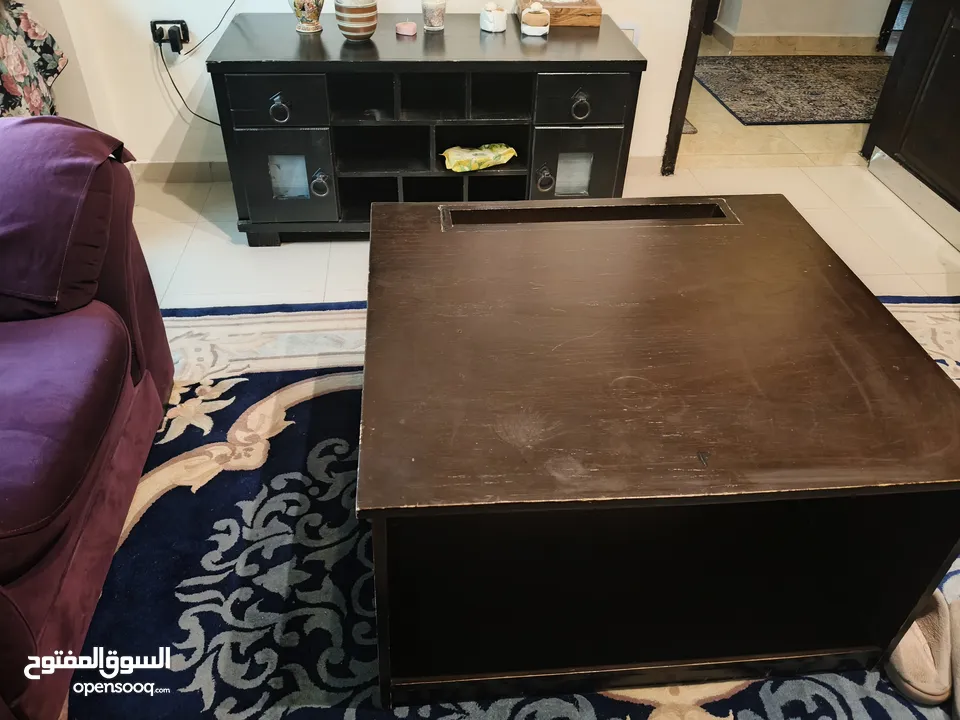 طاولة وسط وبيرو تلفزيون