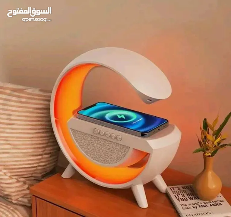 سماعة LED لاسلكية مع شاحن مدمج   استمتع بجودة صوت رائعة وإضاءة LED ملونة تضفي لمسة عصرية على أ