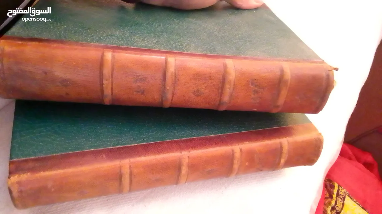 كتب قديمه جلد طبيعي
