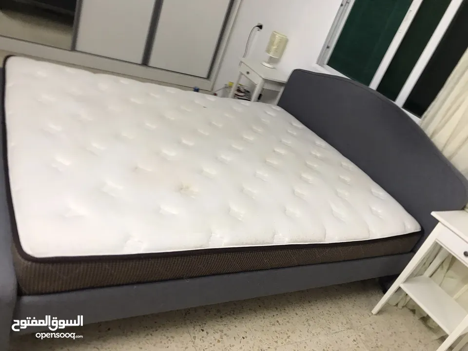 غرفة نوم لاتيه تركية مع فرشة طبية