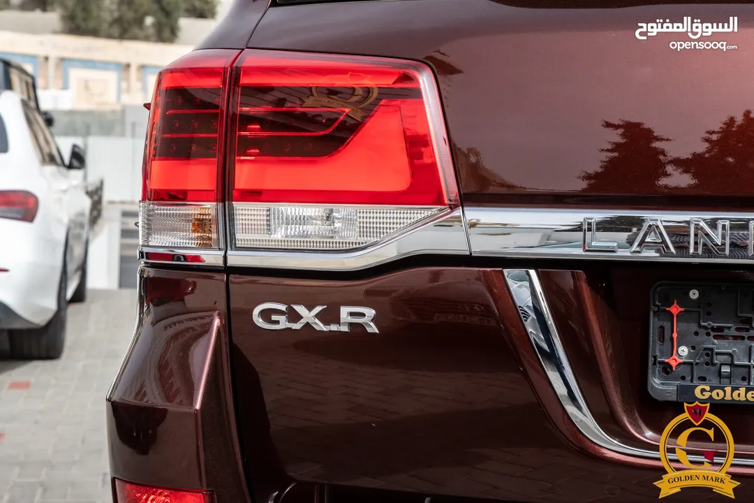 Toyota Land Cruiser 2017 Gx-r V8  السيارة بحالة الوكالة و قطعت مسافة 80,000 كم