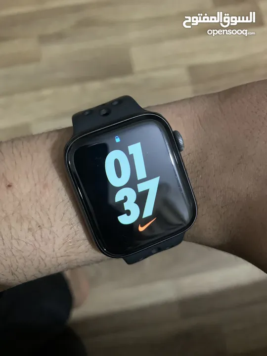 ‎ساعة Apple Watch Series 4 Nikeالأصلية