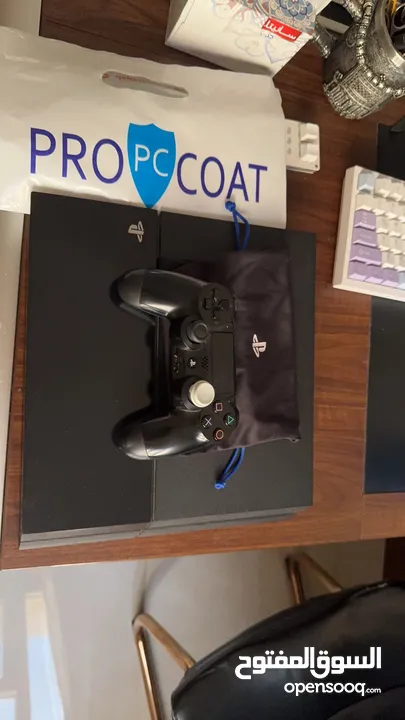 PS4 + Controller (بلاي ستيشن 4 مع جهاز يد)