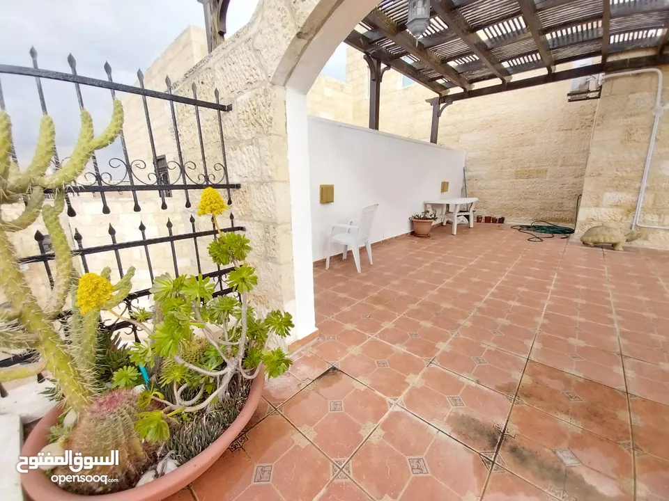 شقة غير مفروشة للإيجار 300م2 ( Property 19257 )-174965400