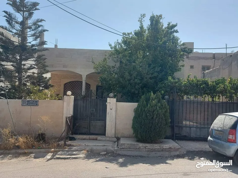 بيت مستقل للبيع  في مأدبا مقابل مستشفى النديم الحكومي