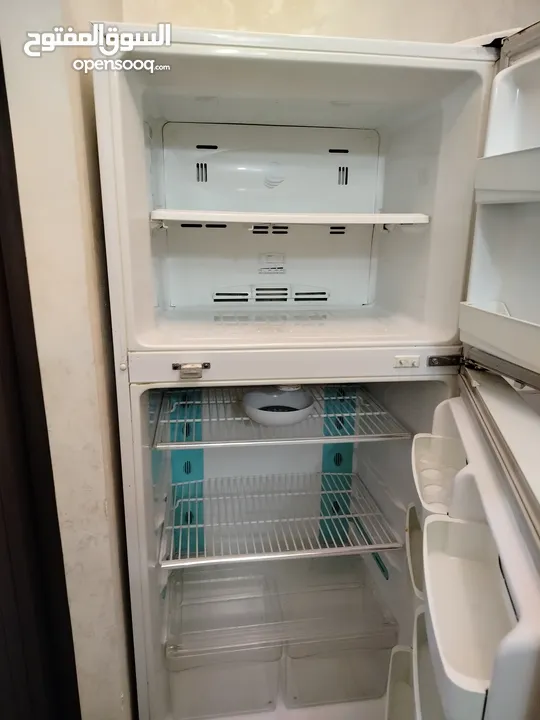 ثلاجه للبيع بسعر 150