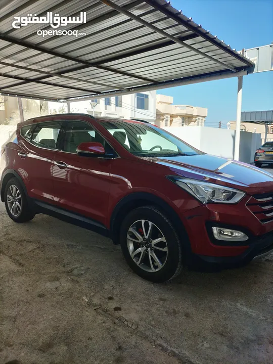 Santa Fe 2014 Red color,Well maintained car