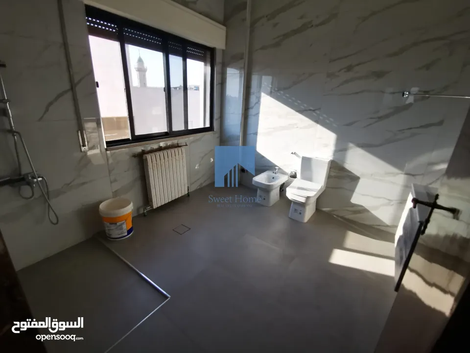 شقة طابقية فاخرة للبيع بأجمل مناطق الصويفية - خلف المدارس الأمريكية طابق ثالث 350م بسعر مغري