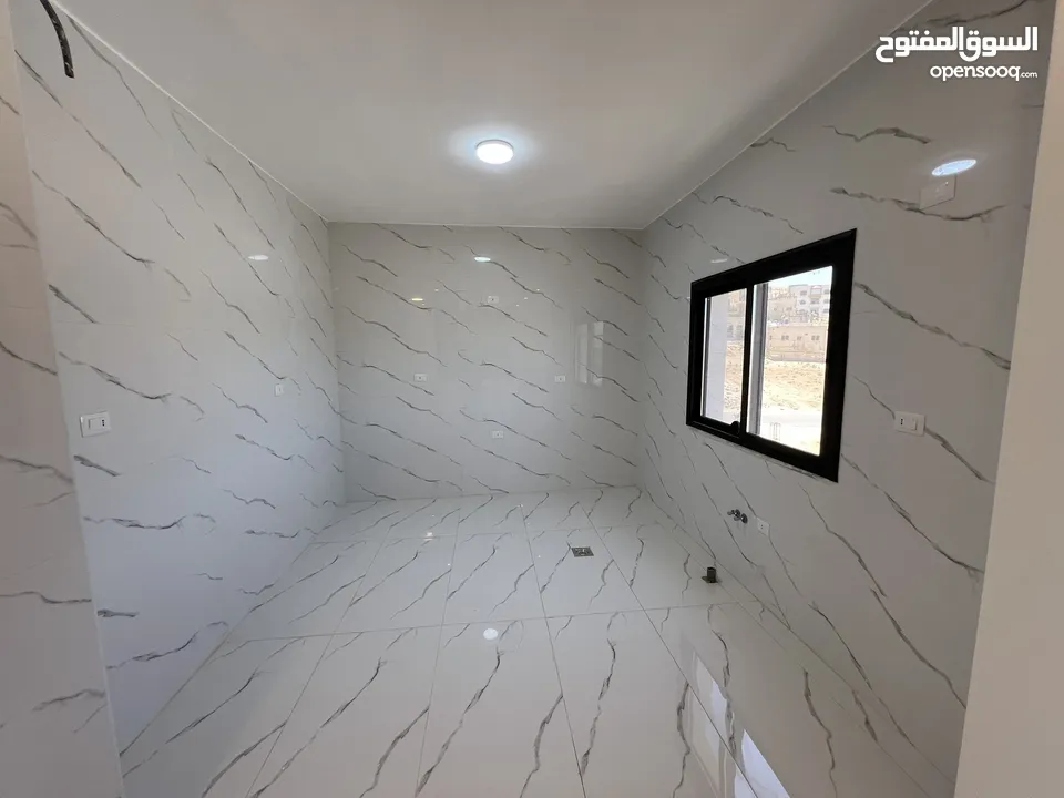 عمارة للبيع أربع شقق طابقية مساحة الشقة 148 متر في ماركا الشمالية قرية خالد بن الوليد