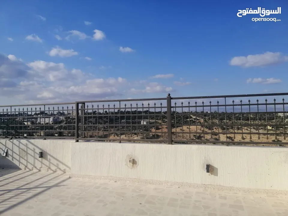 فيلا سكنيه بالسلط للبيع زي وادي الحمامرة واصل جميع الخدمات ومنطقة هادئة قريبة من الاسواق