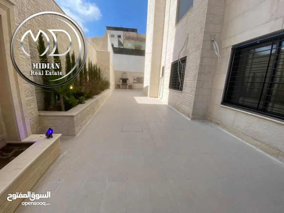 شقق ارضية و طوابق مكررة و أخير مع روف للبيع الرابية مساحات 200م مع تراسات و حدائق جديدة لم تسكن بأسع