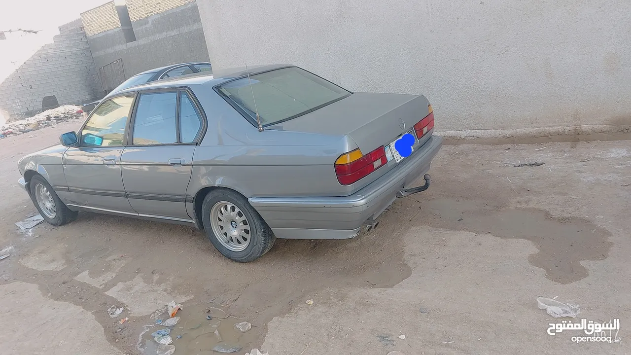 BMW موديل 1992 السيارة موجوده بالبصرة   محرك تويتا 3000 كفالع مع كير السنويه جديه لغايه