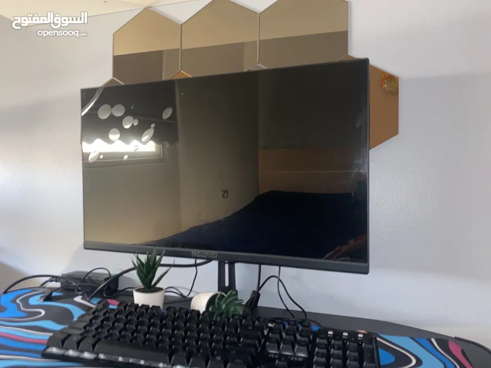 الي صامل ما اقصر مع شاشه سادس مستعمل سبوعين ب حاله جداً ممتازه 240hz rgb جيمنق الي صامل ما اقصر معاه