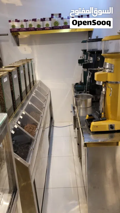 معرض مكسرات جاهز بالكامل”