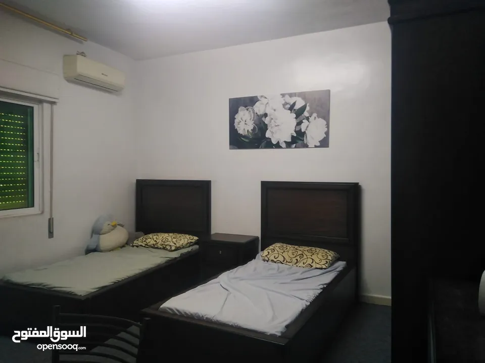 شقة للبيع طابق اول  مساحة 137م في ضاحية الامير حسن 3 غرف نوم  الشقة بحالة ممتازة وموقع مخدوم