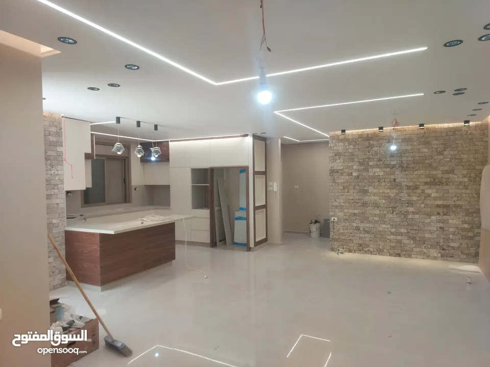 للايجار شقه ارضيه مدخل مستقل مع ساحه 200 متر