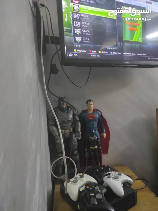 اكسبوكس xbox 360 مهكر شغال مية المية مع 4 ايدين فقط 500 شيكل
