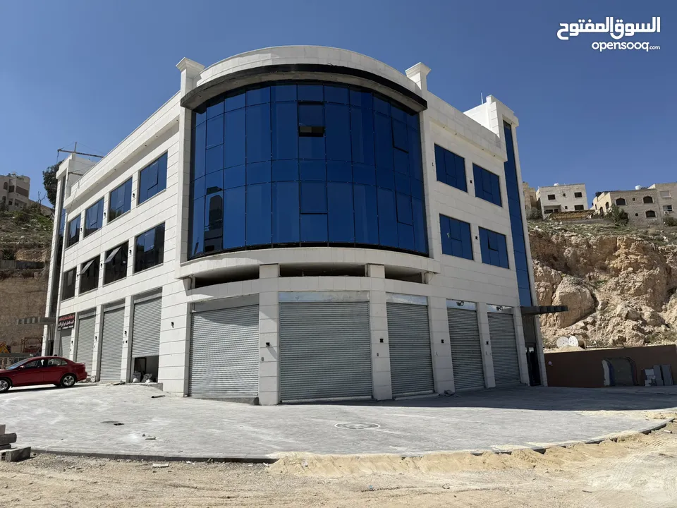 مشغل مشاغل / مكاتب فخمه للايجار مساحه 170متر  قرب دوار الدبابه صناعي تجاري