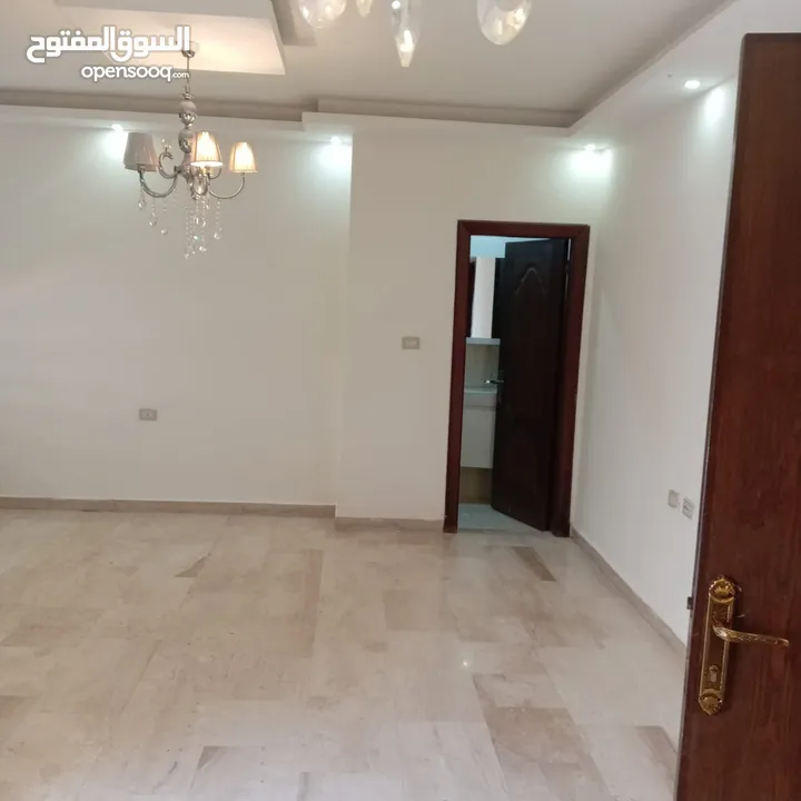 شقه فارغه مميزه للايجار ـ الرابيه ـ 160 متر