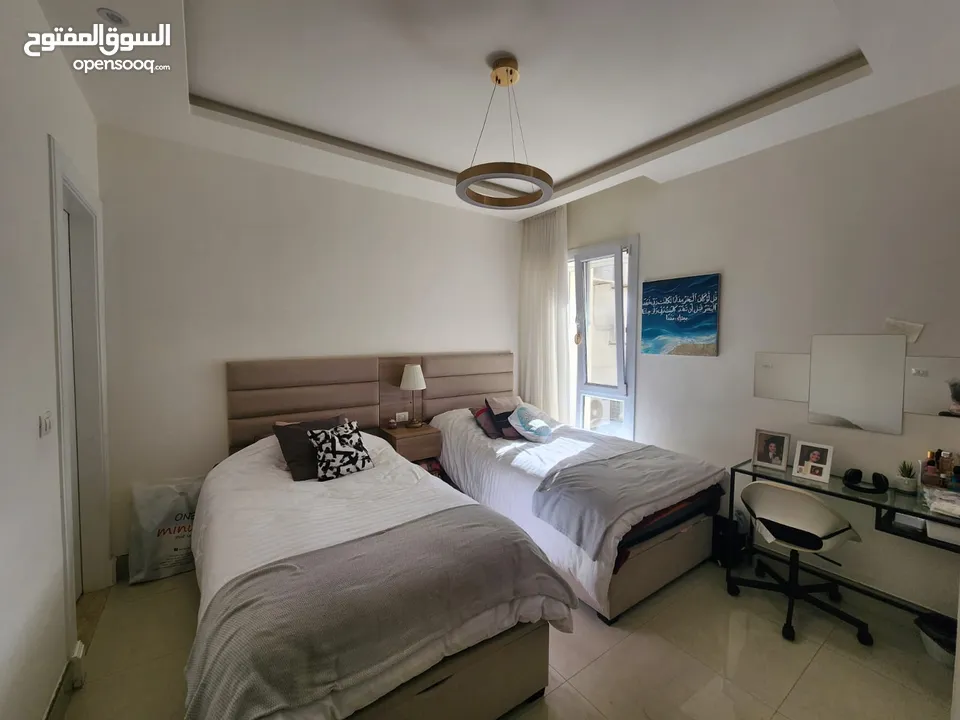 شقة فاخرة فارغة للبيع او للإيجار بمواصفات فيلا - ref : 14560