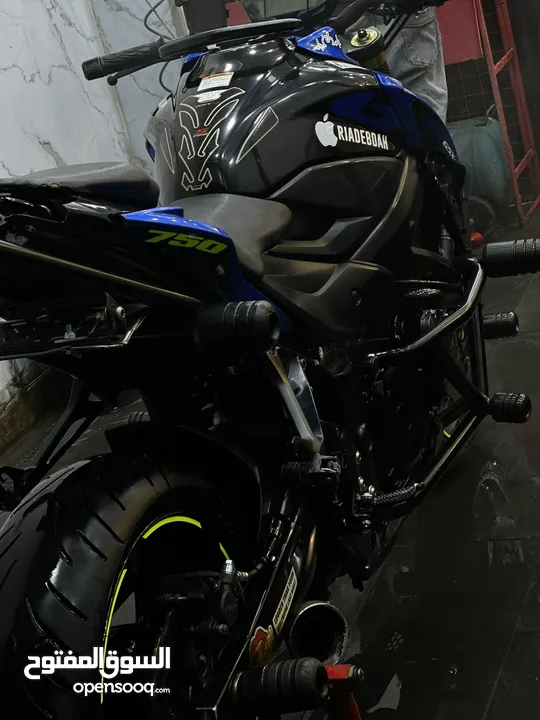 Suzuki GSXS 2021