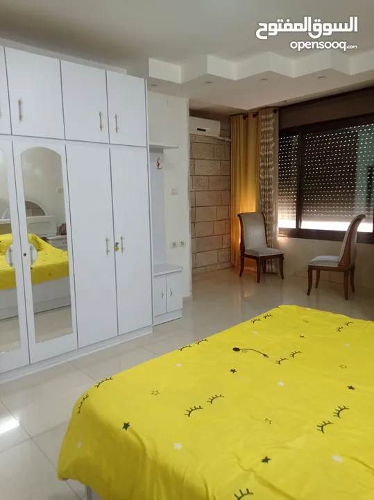 شقه مفروشه للايجار الشهري ،تصلح لعائله ،قريبه على الخدمات،مشمسه،خط سرفيس،قرب مستشفى الاتحاد ،ساحه