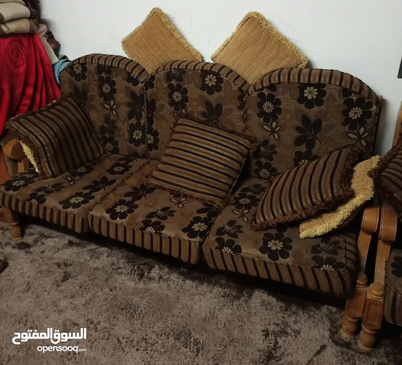 طقم موريس خشب زان أصلي و بحالة الجديد و اسفنج و تنجيد جديد للبيع و الله يطرح لك البركه .