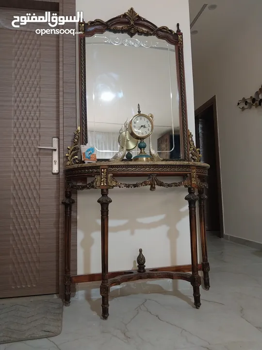 دينسوار مصري فاخر مع مراية كبيرة