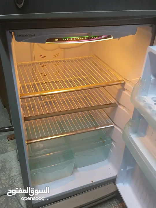 ثلاجة نضيفة جدا جديده حاله الوكاله