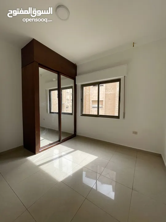 شقه للبيع و للاستثمار موقع مميز كوزمو السابع طابق اول مجدده بالكامل بسعر لقطه جدا