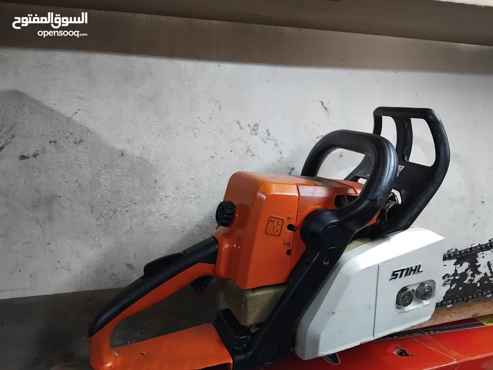 منشار بنزين ماركة STIHL