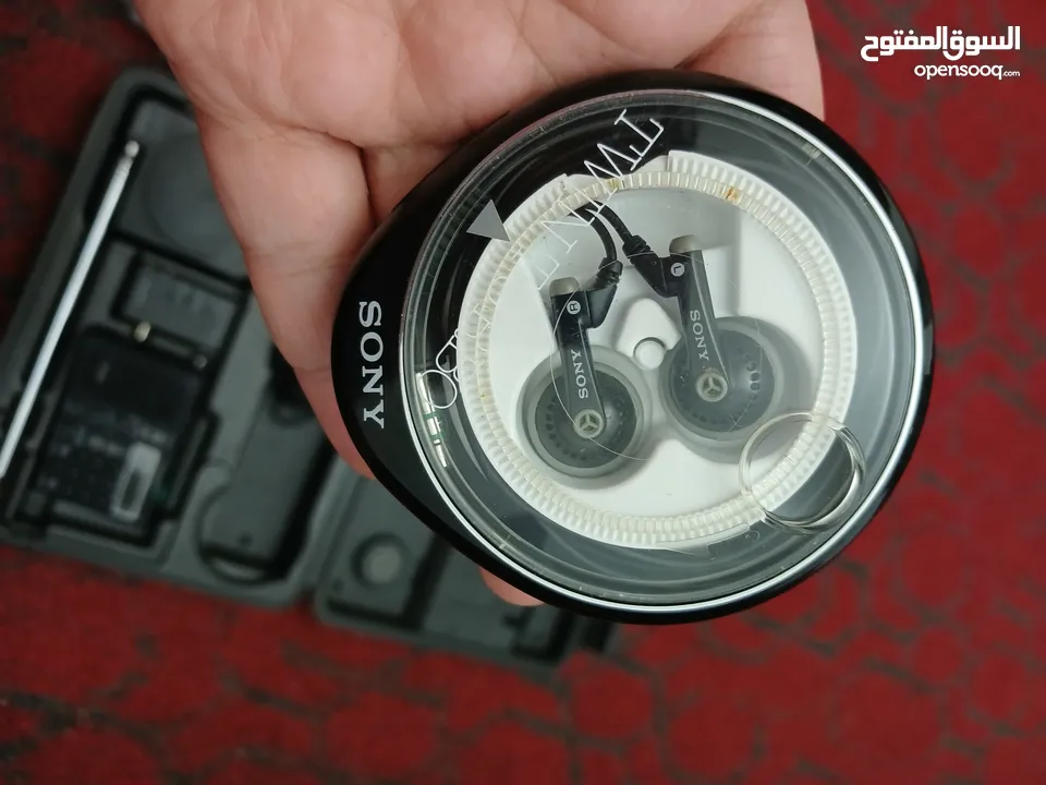 راديو SONY نادر جدا ياباني اصلي مع شنطته وكامل معداته