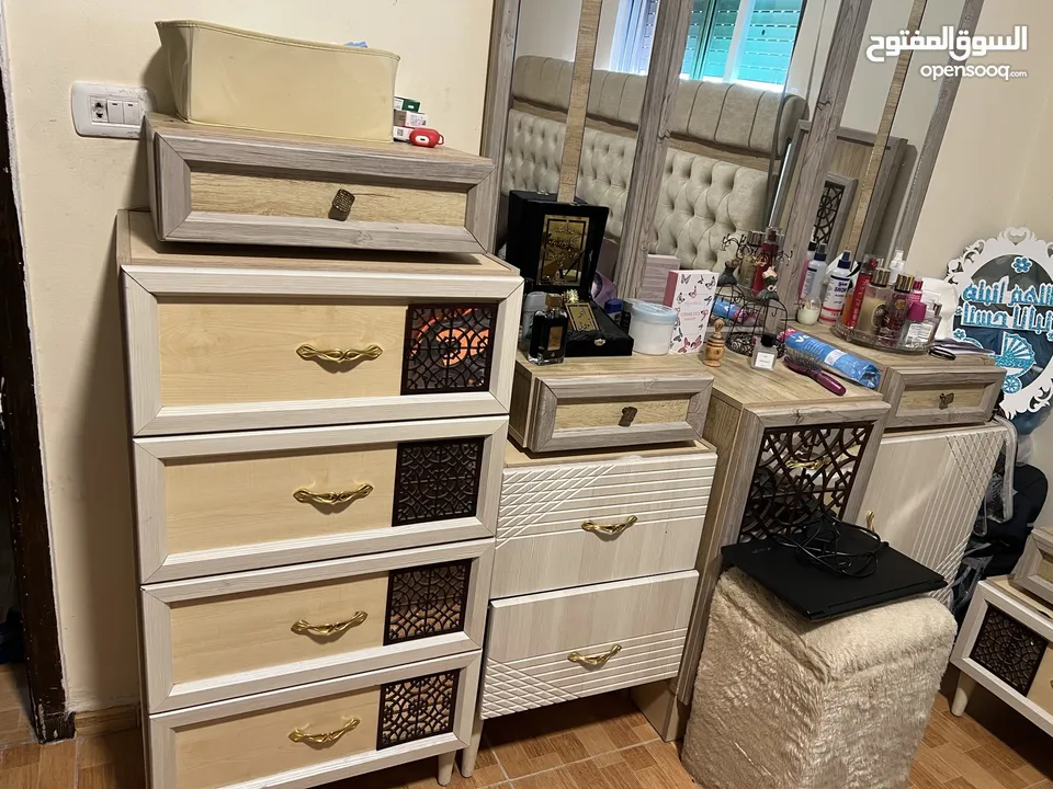 غرفة نوم بحالة جيدة