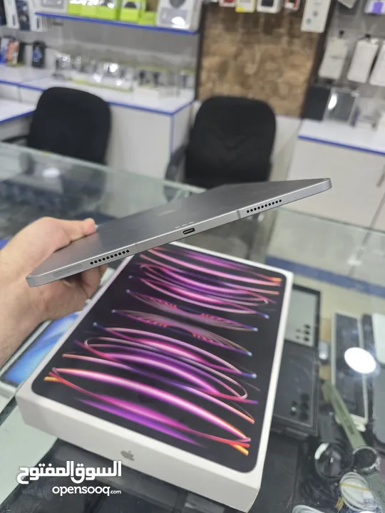 iPad pro 12.9 6th generation inch m2 مع خط بسعر مميز جدا