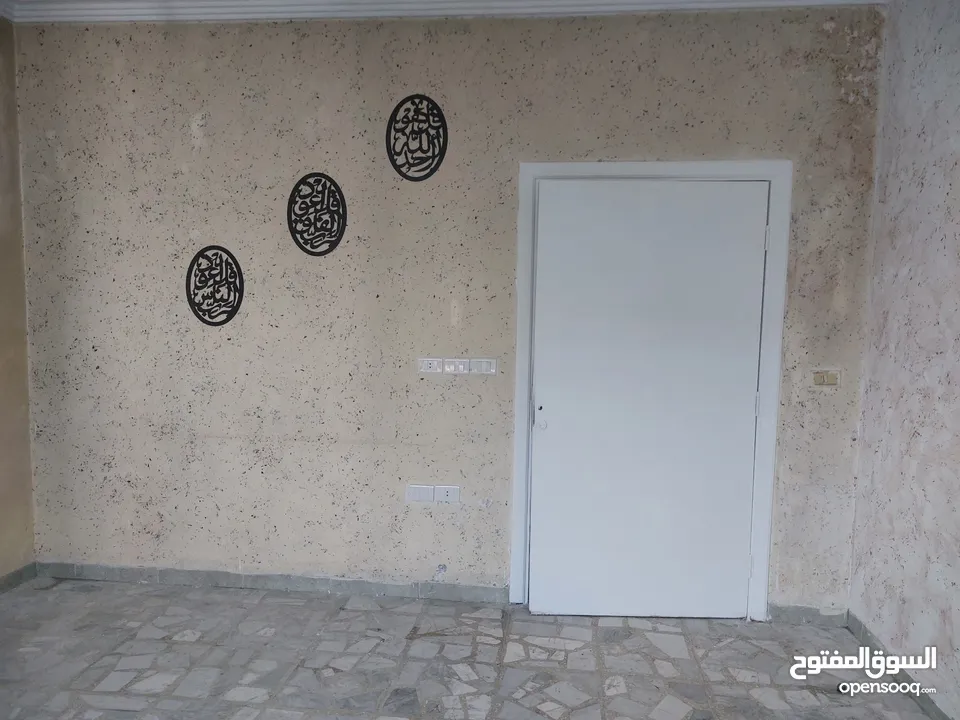 شقه استثمارية فارغه للبيع من المالك مباشرة