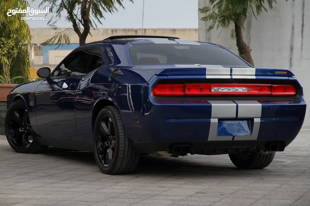 dodge challenger srt8