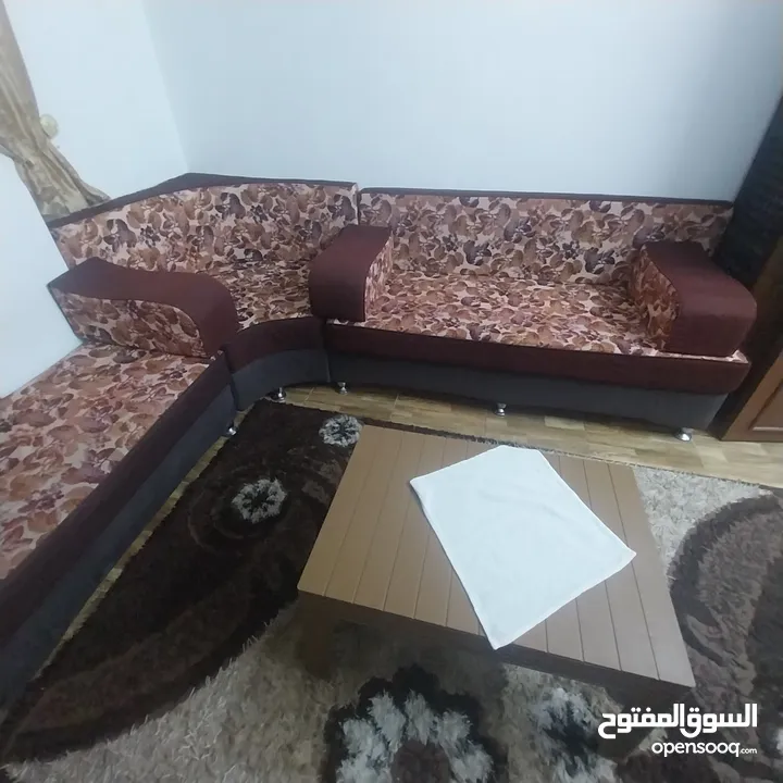 جلسه كاملا الاتي خشب 16 مستعمل نظيف بحاله جيده طول رتفاع 34 سانتي