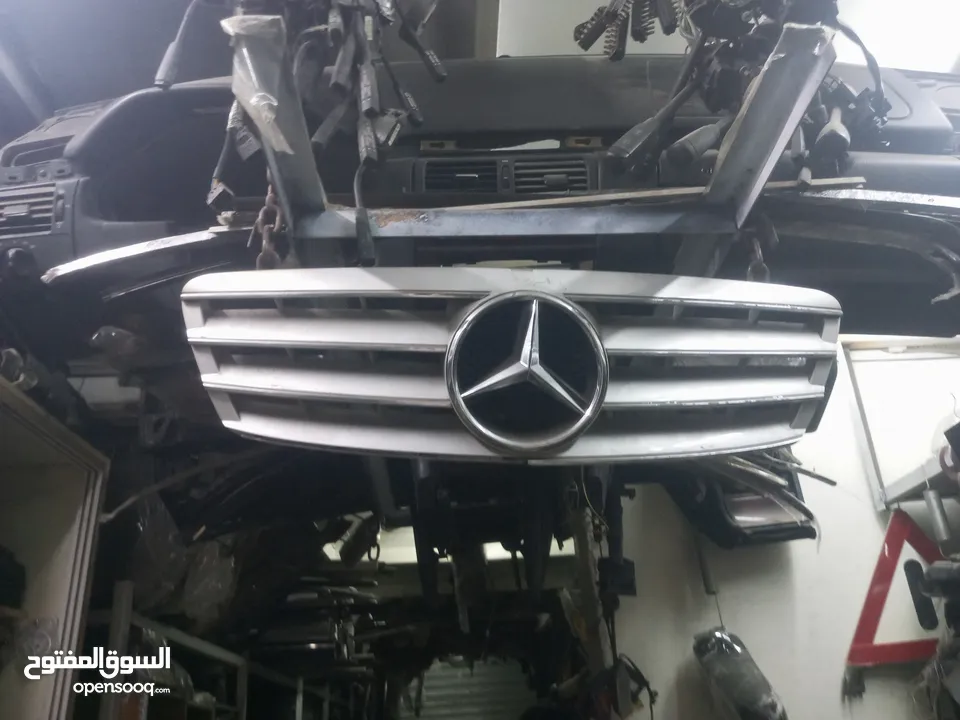 متوفر جميع انواع قطع غيار السيارات مرسيدس جديد ومستعمل