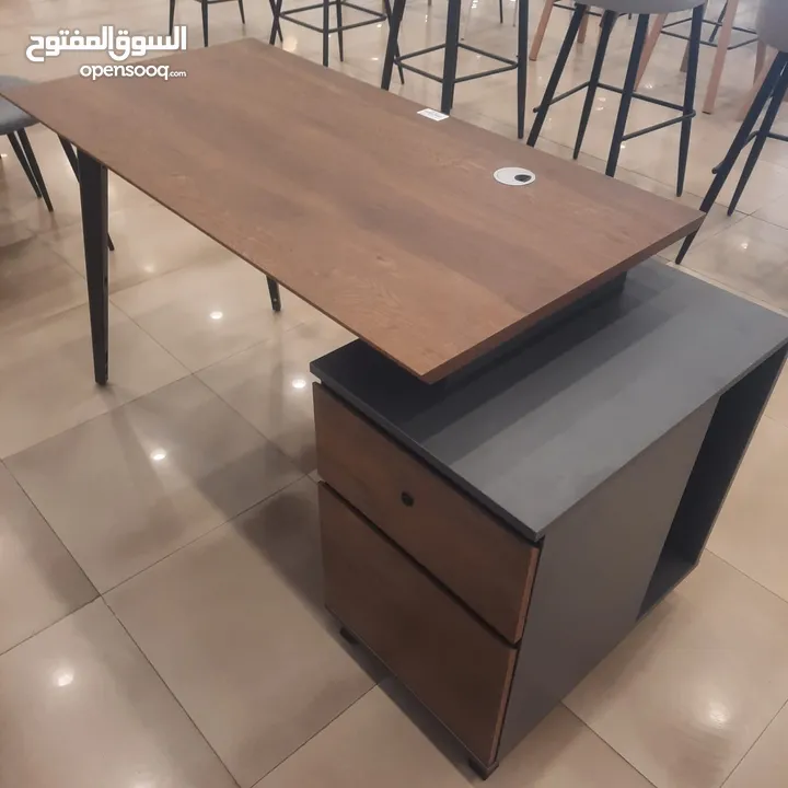 مكاتب  دراسية في  الرياض